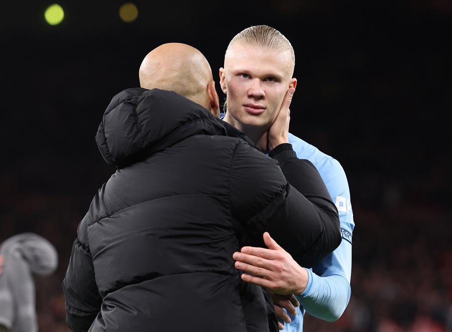 El polémico gesto de Pep Guardiola a los aficionados del Liverpool tras la derrota del Manchester City ¿Qué le cantaron?