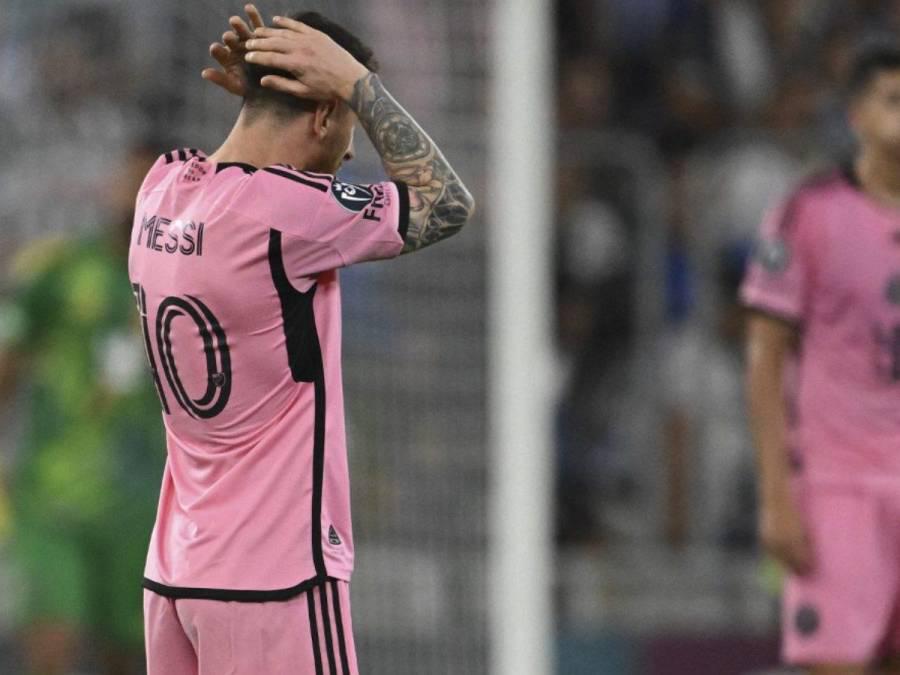 La reacción de Messi tras ser humillado en Concacaf, la burla de Monterrey y fea agresión de Luis Suárez ¿Qué hizo Barton?