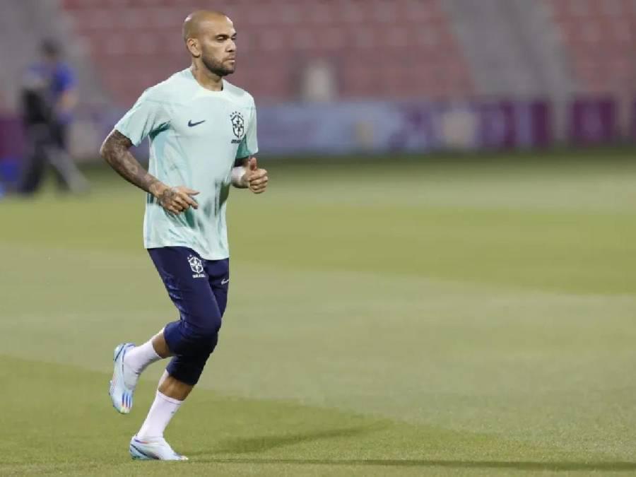 Dani Alves reaparece 63 semanas después y envía contundente mensaje: “No es cierto...”
