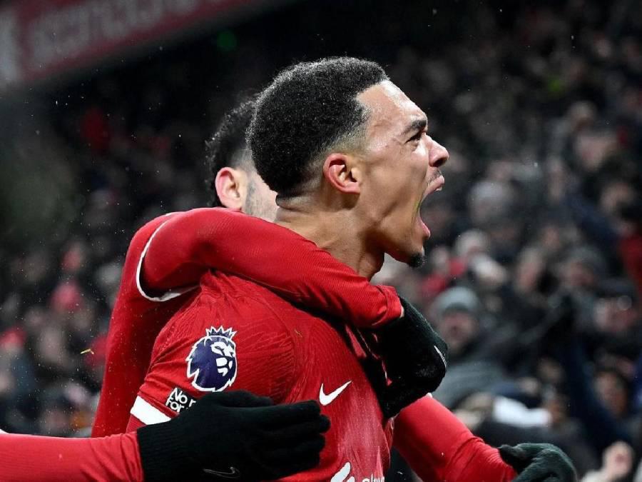 El calvario que vive futbolista del Liverpool por recibir acoso de una mujer: “Envía fotos obscenas”