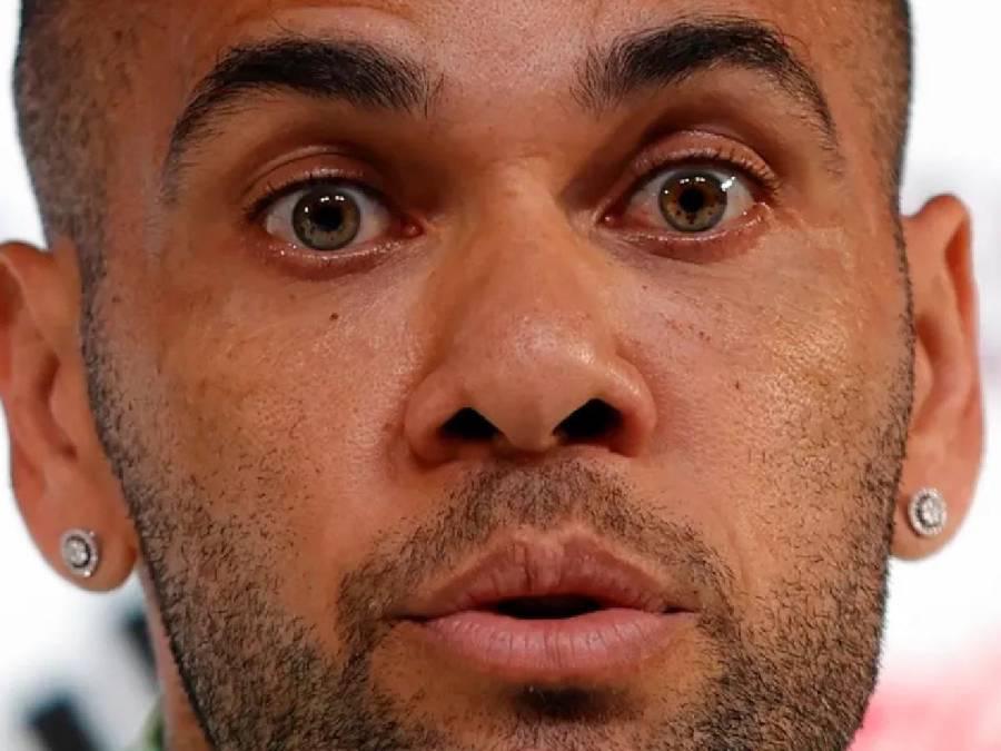 Dani Alves reaparece 63 semanas después y envía contundente mensaje: “No es cierto...”