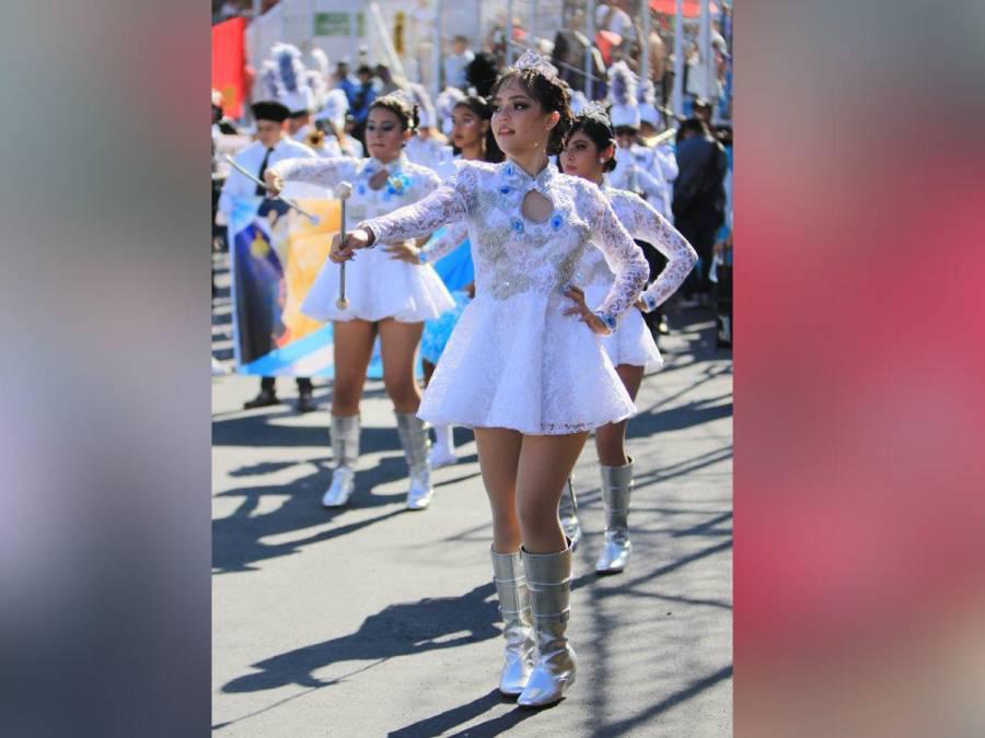 Desfiles patrios de Honduras: Profesoras deslumbraron y las palillonas más bonitas enamoraron
