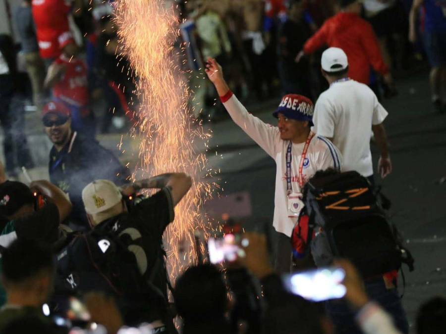 Olimpia vs Cartaginés EN VIVO: ¡Espectacular! La Ultra Fiel arma su show afuera del Nacional