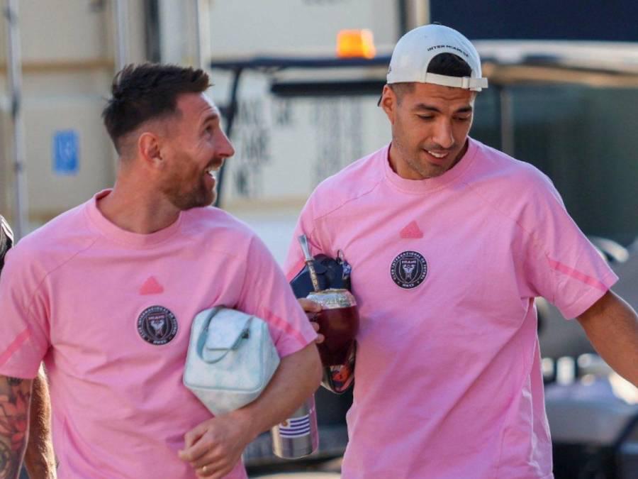 Daddy Yankee sorprendió a Messi con este dorsal en su camisa, abrazo con David Ruiz y enorme gesto Leo