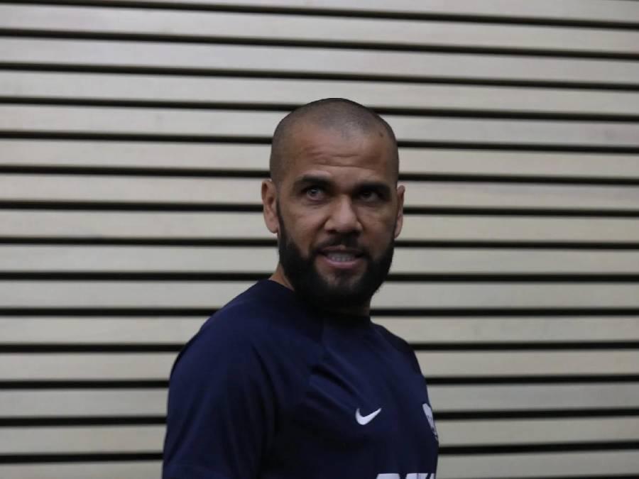 Dani Alves reaparece 63 semanas después y envía contundente mensaje: “No es cierto...”
