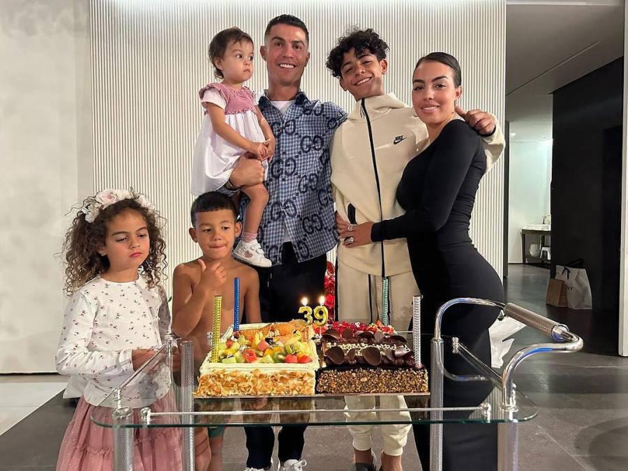 “Enseñó de más”: Georgina Rodríguez provoca escándalo y esto hicieron con la foto que aparece junto a Cristiano Ronaldo
