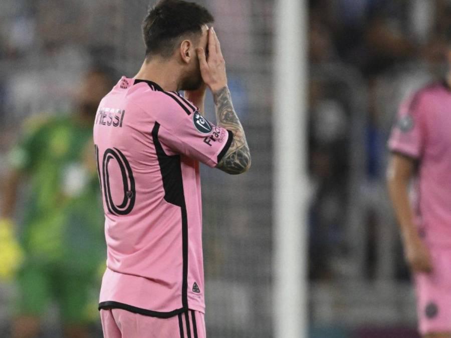 La reacción de Messi tras ser humillado en Concacaf, la burla de Monterrey y fea agresión de Luis Suárez ¿Qué hizo Barton?