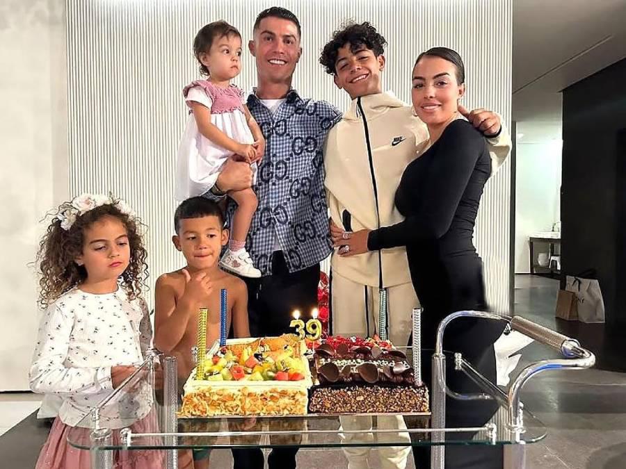 “Enseñó de más”: Georgina Rodríguez provoca escándalo y esto hicieron con la foto que aparece junto a Cristiano Ronaldo