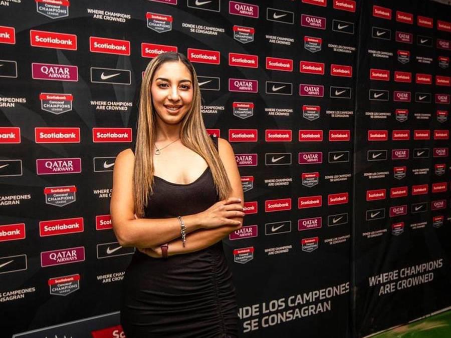 Reportera de TUDN prueba las baleadas previo al Honduras-México y esta fue su reacción