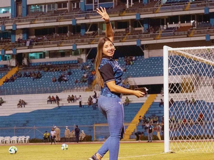 ¿De qué equipo es? Así es Annie Córdova, la chica que conquistó a Luis Palma y se robó las miradas en la Liga de Naciones