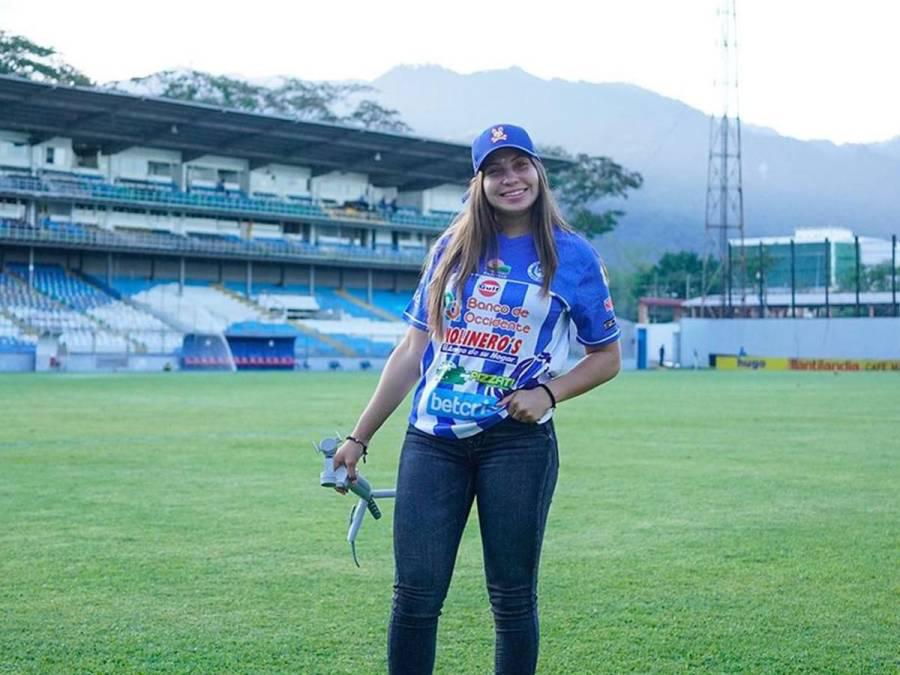 ¿De qué equipo es? Así es Annie Córdova, la chica que conquistó a Luis Palma y se robó las miradas en la Liga de Naciones
