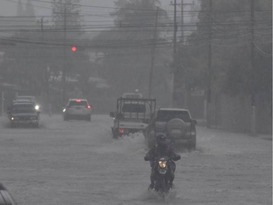 Tormenta Sara se hace sentir en Honduras con inundaciones: ¡el Estadio Morazán ya recibió el primer azote!