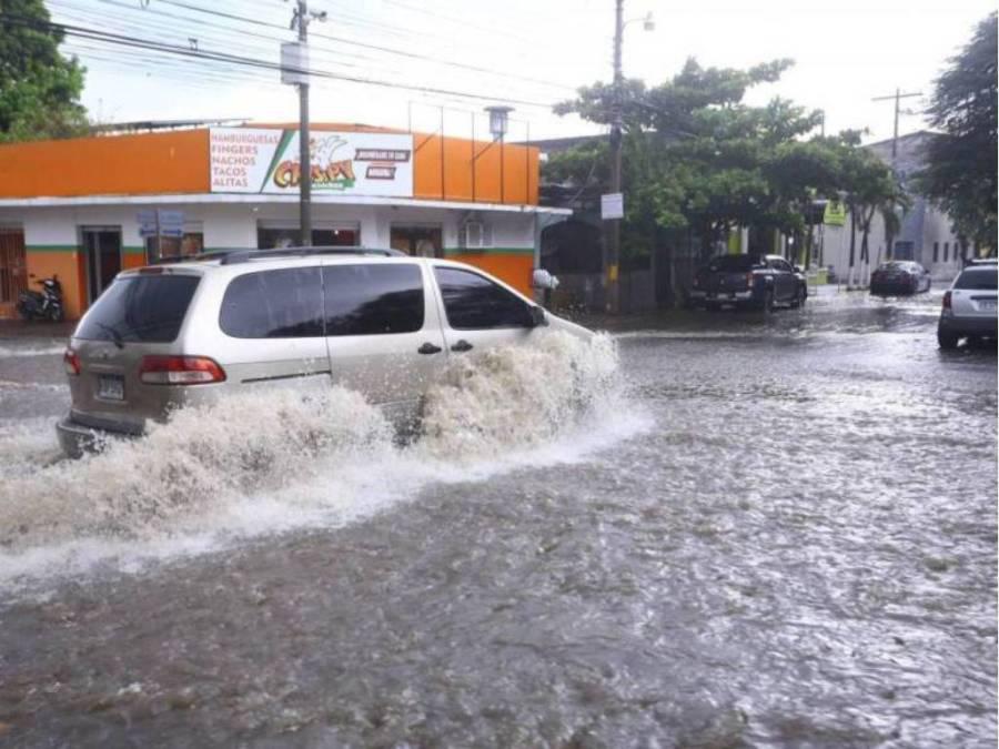 Tormenta Sara se hace sentir en Honduras con inundaciones: ¡el Estadio Morazán ya recibió el primer azote!