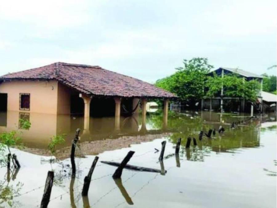 Tormenta Sara se hace sentir en Honduras con inundaciones: ¡el Estadio Morazán ya recibió el primer azote!