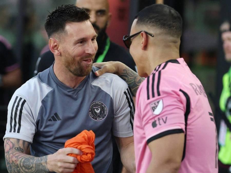Daddy Yankee sorprendió a Messi con este dorsal en su camisa, abrazo con David Ruiz y enorme gesto Leo