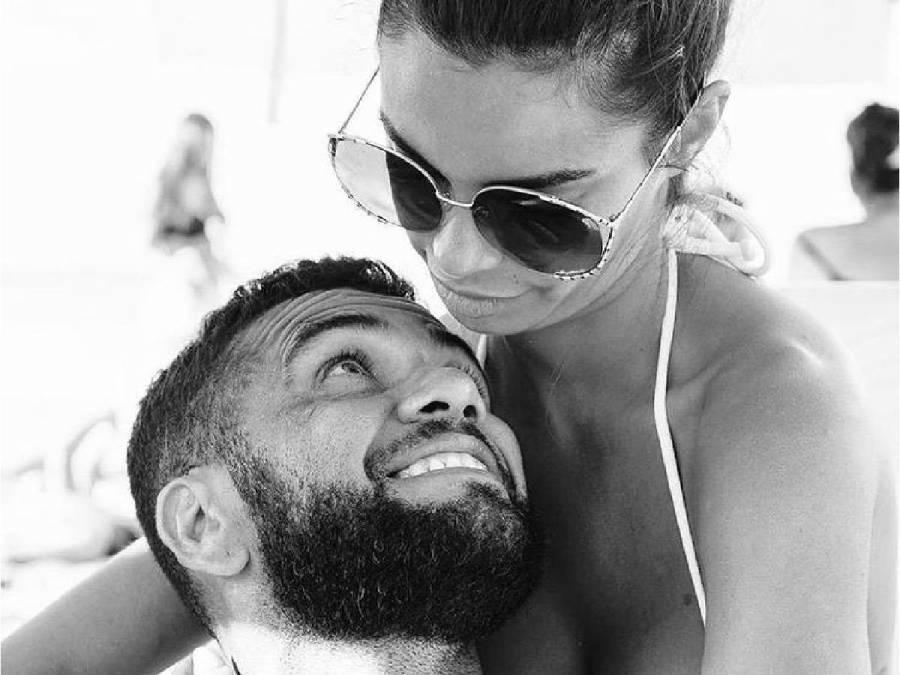 Dani Alves es acusado de pagarle para no divorciarse y quedar en libertad; la respuesta de Joana Sanz