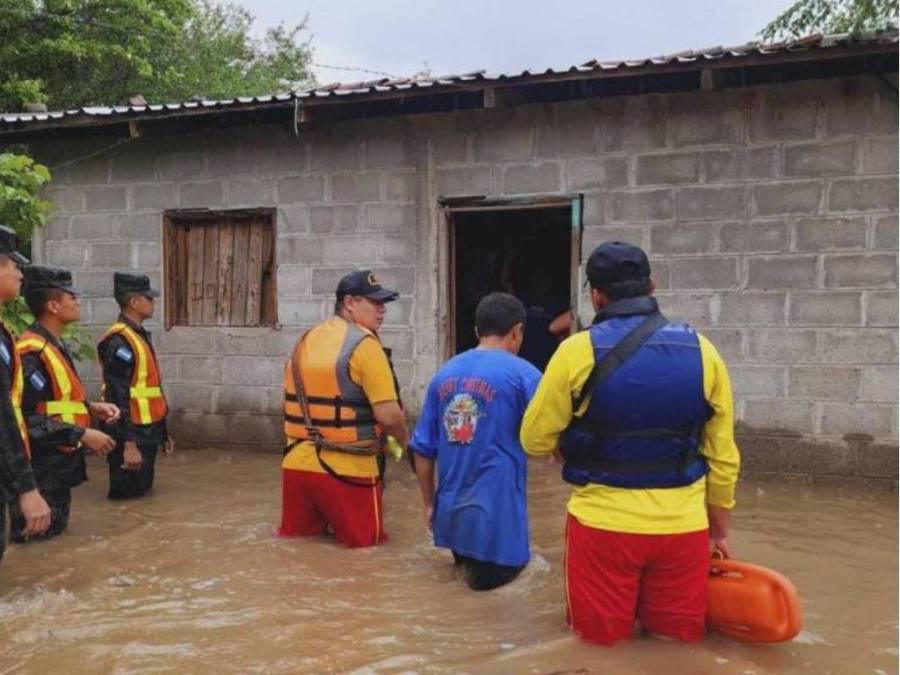 Tormenta Sara se hace sentir en Honduras con inundaciones: ¡el Estadio Morazán ya recibió el primer azote!