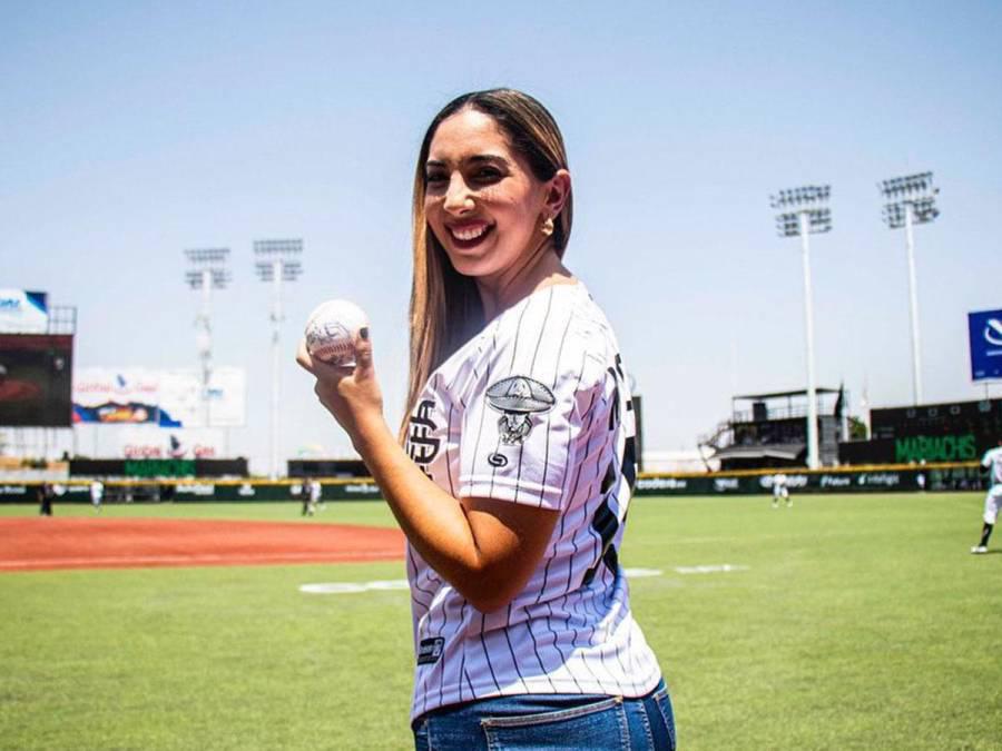 Reportera de TUDN prueba las baleadas previo al Honduras-México y esta fue su reacción