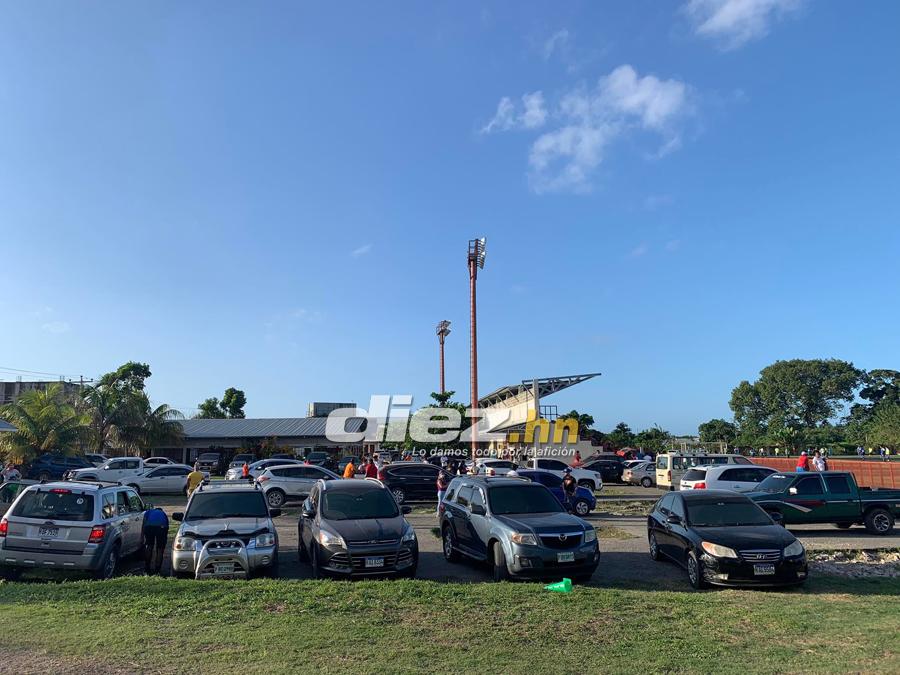 ¡Looks y el lujoso regalo de Romell Quioto a su mamá! Las imágenes del partido benéfico en el complejo Wilson Palacios