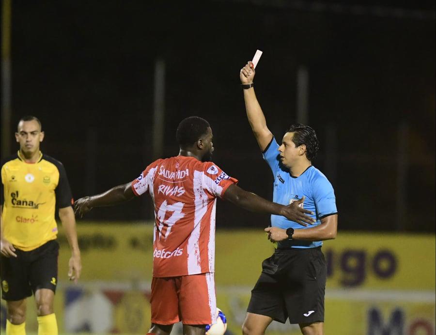 ¿Qué pasó en el Nacional previo al Motagua-Real Sociedad? El detalle de Kevin Álvarez con aficionado en el Excélsior