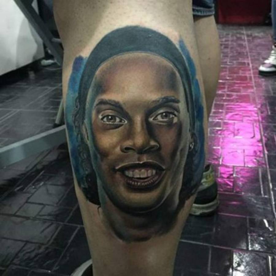 ¡LOCURA! Los estupendos tatuajes dedicados al astro brasileño, Ronaldinho