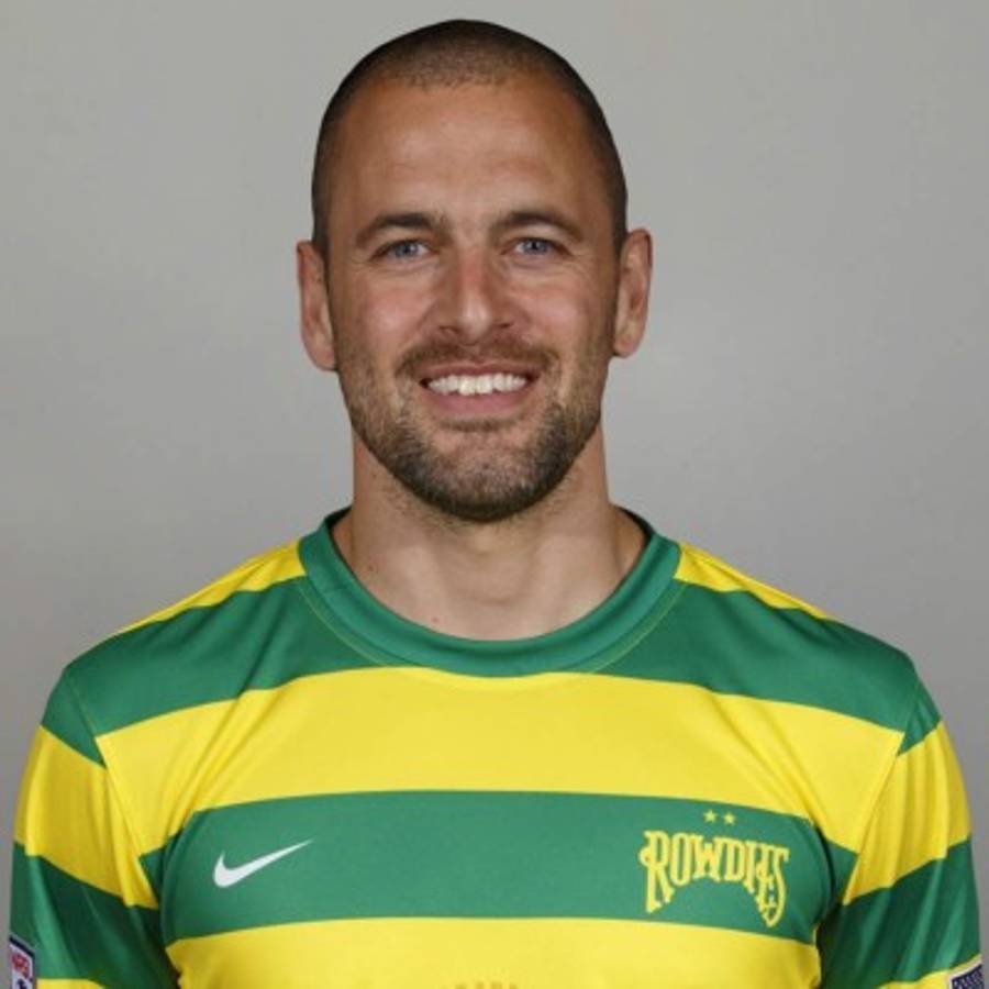 Los futbolistas que creíste que ya estaban retirados, pero siguen activos en ligas exóticas