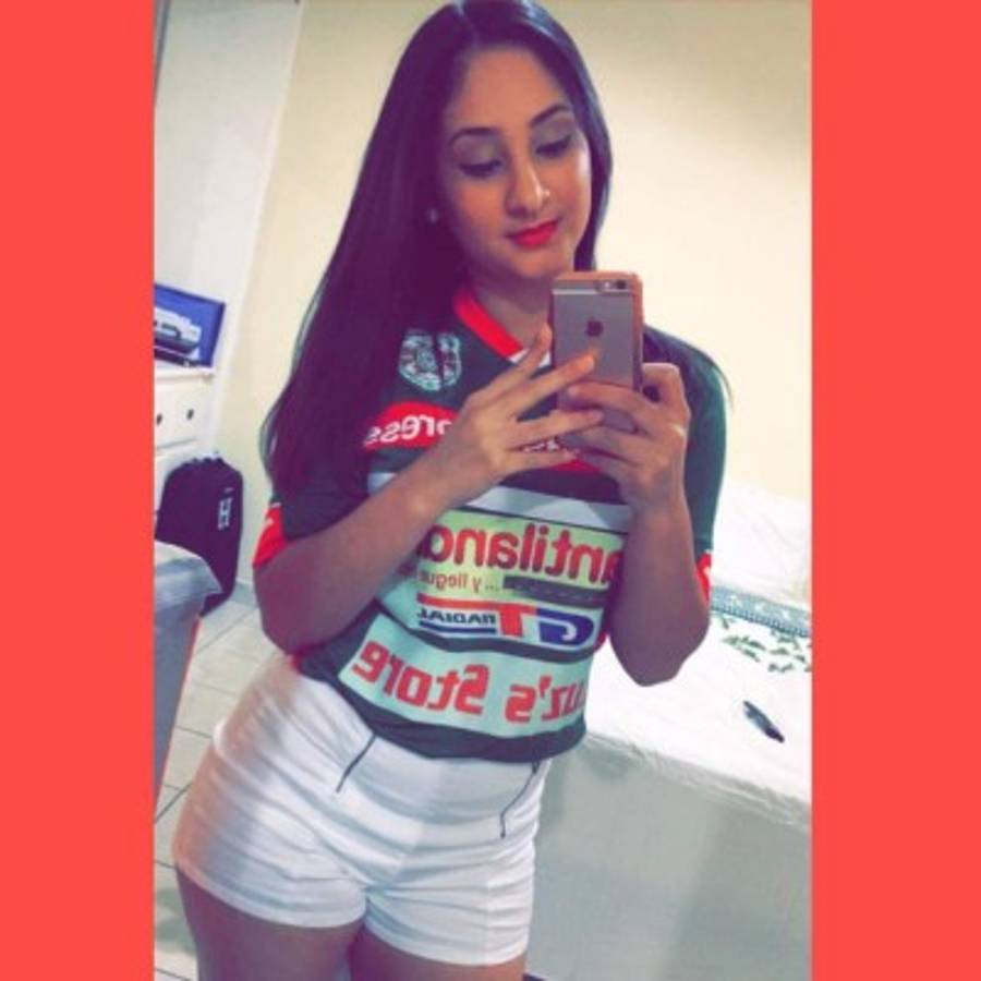 Conocé a Pamela Hernández, la bella novia del delantero de Marathón y la Selección, Diego Reyes