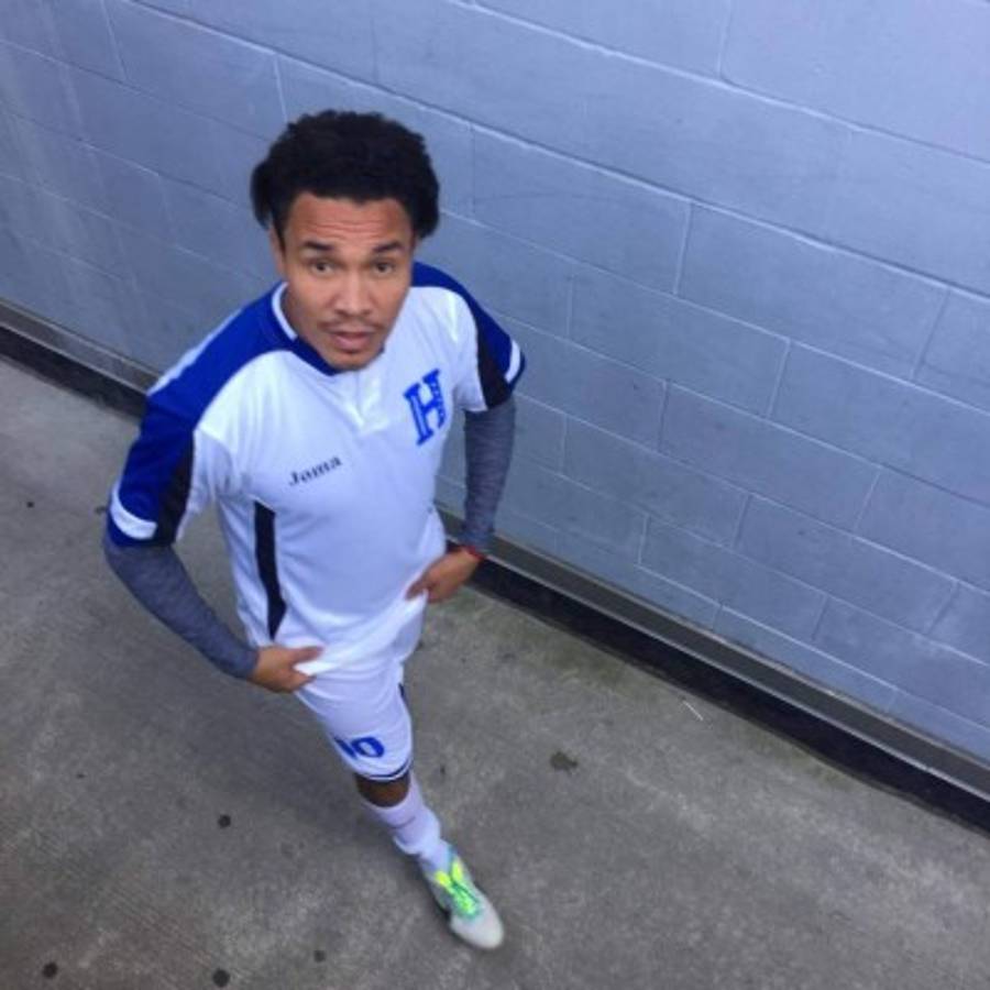 Aficionados hondureños y sus fotos con las leyendas de la Selección Nacional en Nueva Jersey