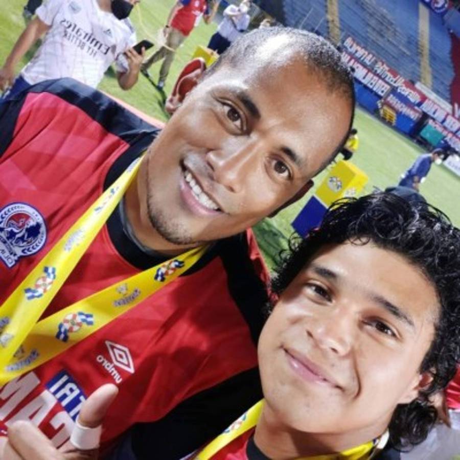 ¡Con un cómico y hasta un DJ! Así fue el festejo íntimo de Olimpia tras conquistar el tricampeonato