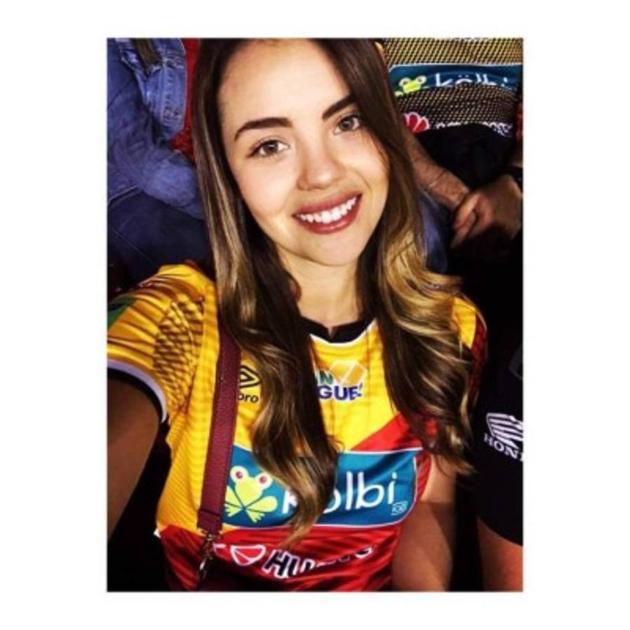 ¡Hermosura florense! Sophía Umaña, la aficionada del Herediano más linda