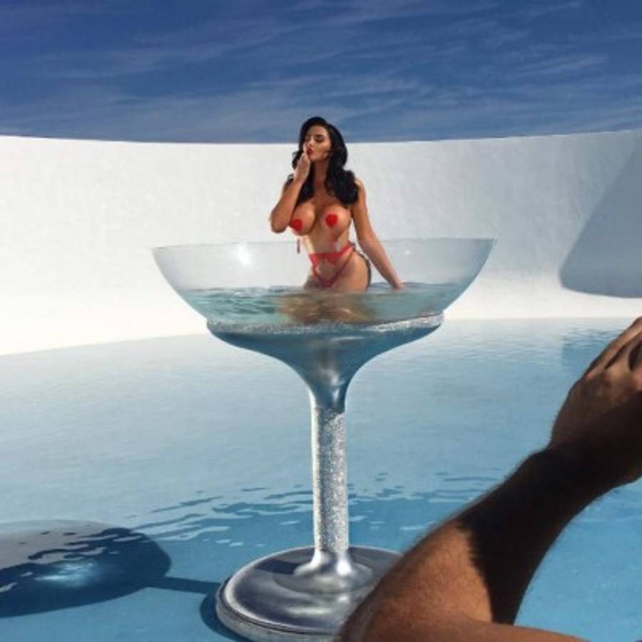 ¡De infarto! La exfutbolista más sexy arrasa con su calendario para 2017