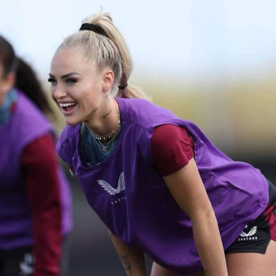 Insólito: Jugador que disputa la Copa América va a cambiar de club y pide que fichen también a su novia futbolista