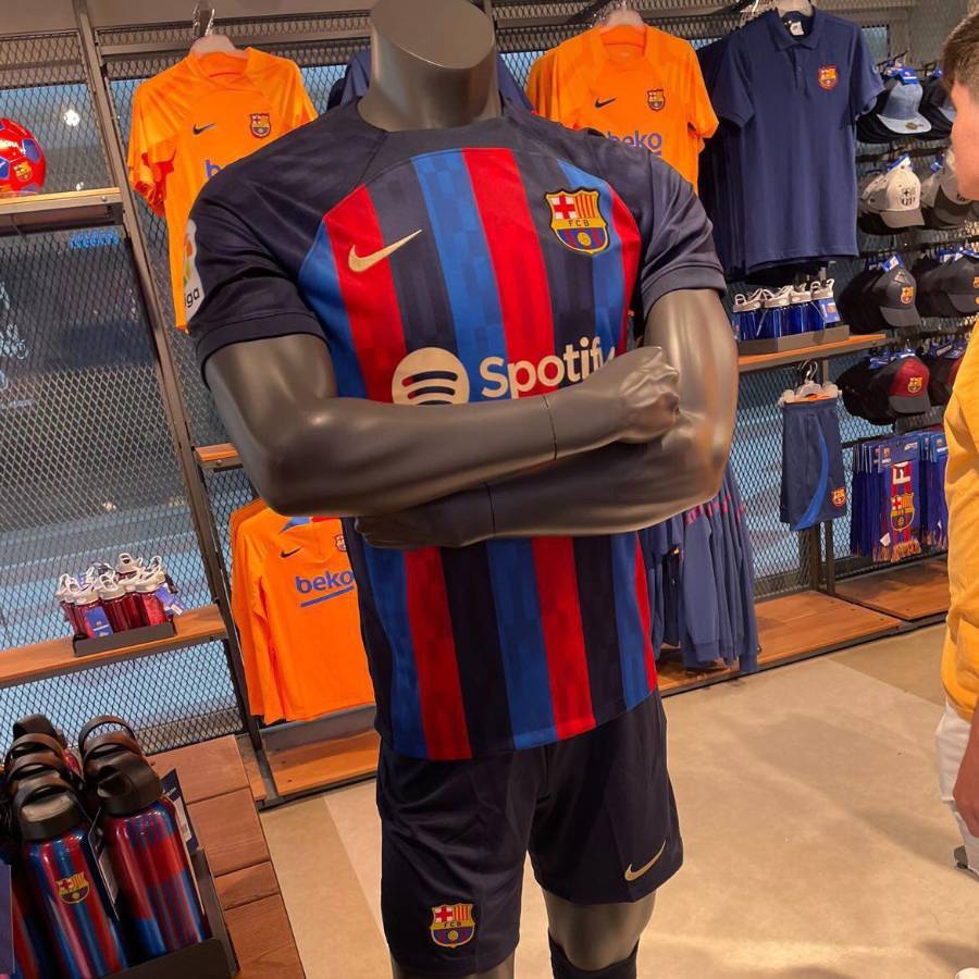 Así es la nueva equipación del FC Barcelona inspirada en los Juegos Olímpicos de 1992 y estrena nuevos logos