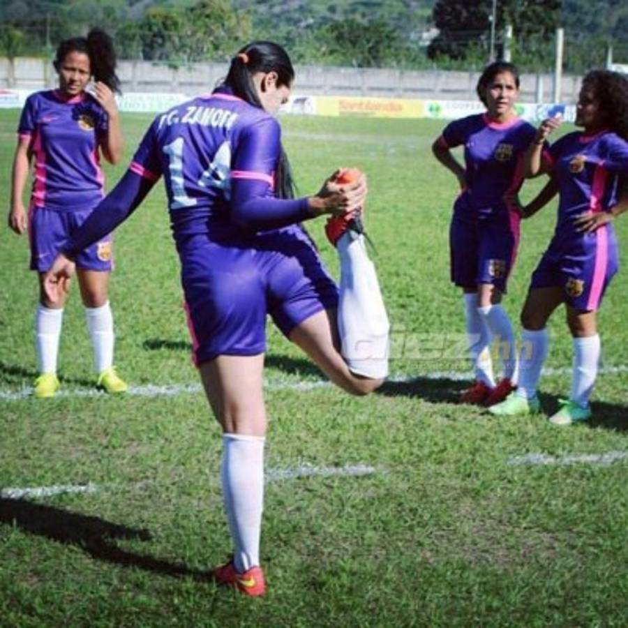 Las candentes fotos con la que esta sexy aficionada alienta al Motagua en la final