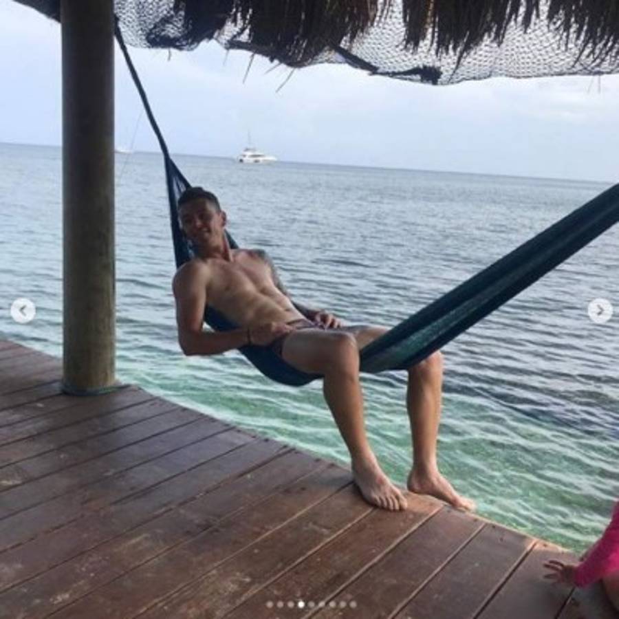 Olimpista Matías Garrido vacaciona en Roatán y comparte con niños de esa ciudad