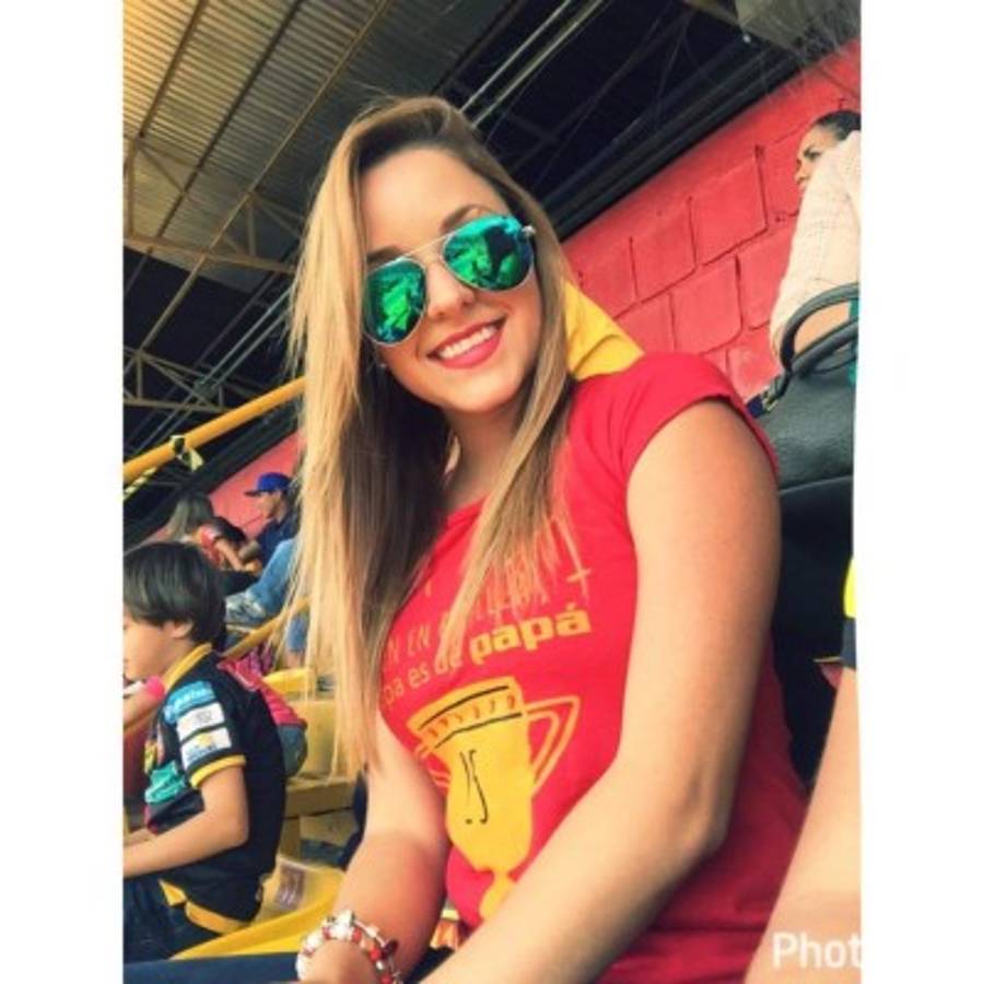¡Bellísima! Mary Escalante la hermosa periodista tica seguidora del Herediano