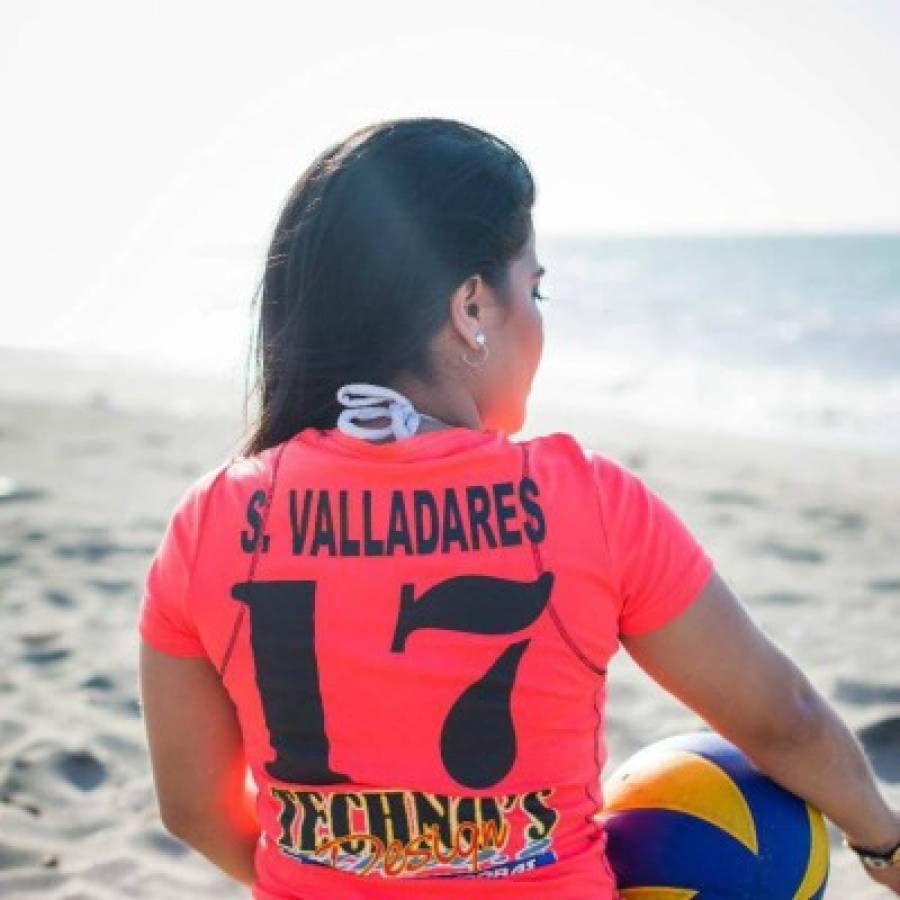 Skarlethe Valladares, la sexy teacher y jugadora de voleibol ceibeña que cautiva en las redes