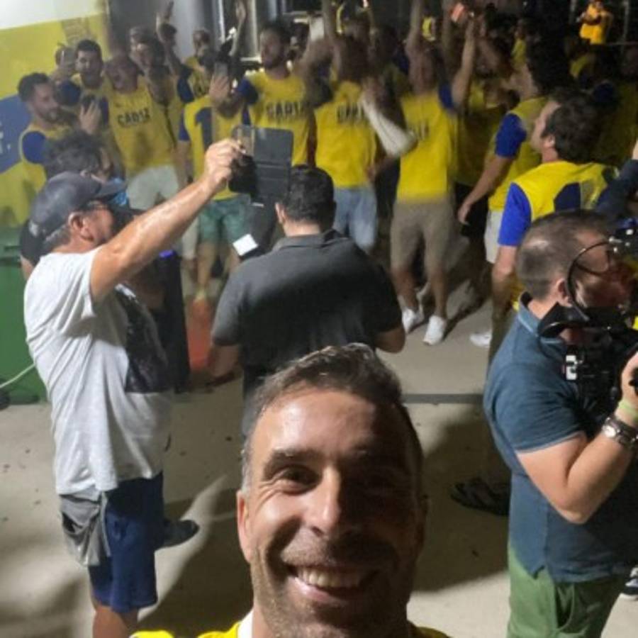 ¡A Primera oé! Las imágenes del eufórico festejo del Cádiz del Choco tras sellar el ascenso