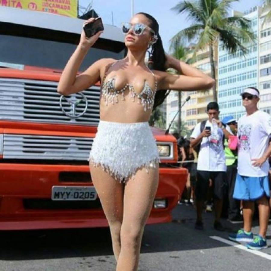 El sensual y atrevido vestido de Bruna Marquezine en el carnaval Brasil