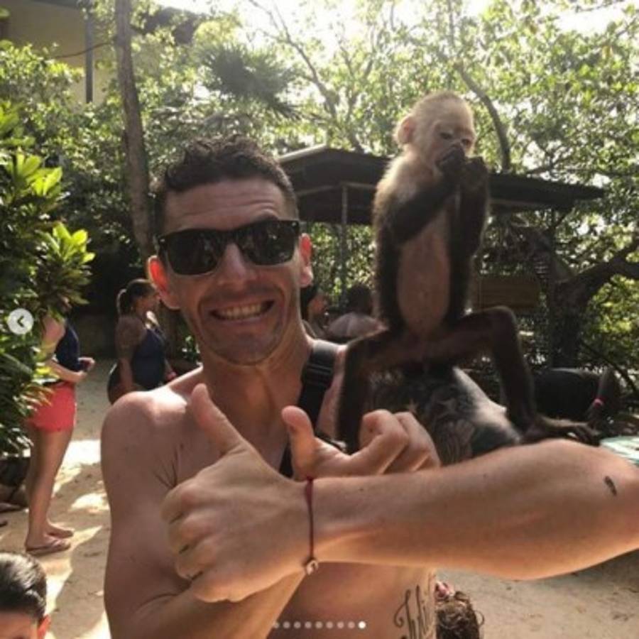 Olimpista Matías Garrido vacaciona en Roatán y comparte con niños de esa ciudad