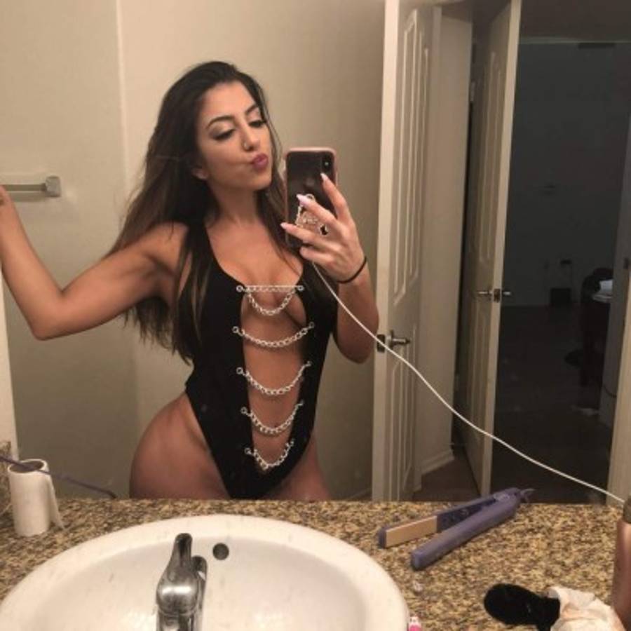 ¡ARDIENTE! Lena the Plug, la youtuber que calentó el verano de manera agresiva