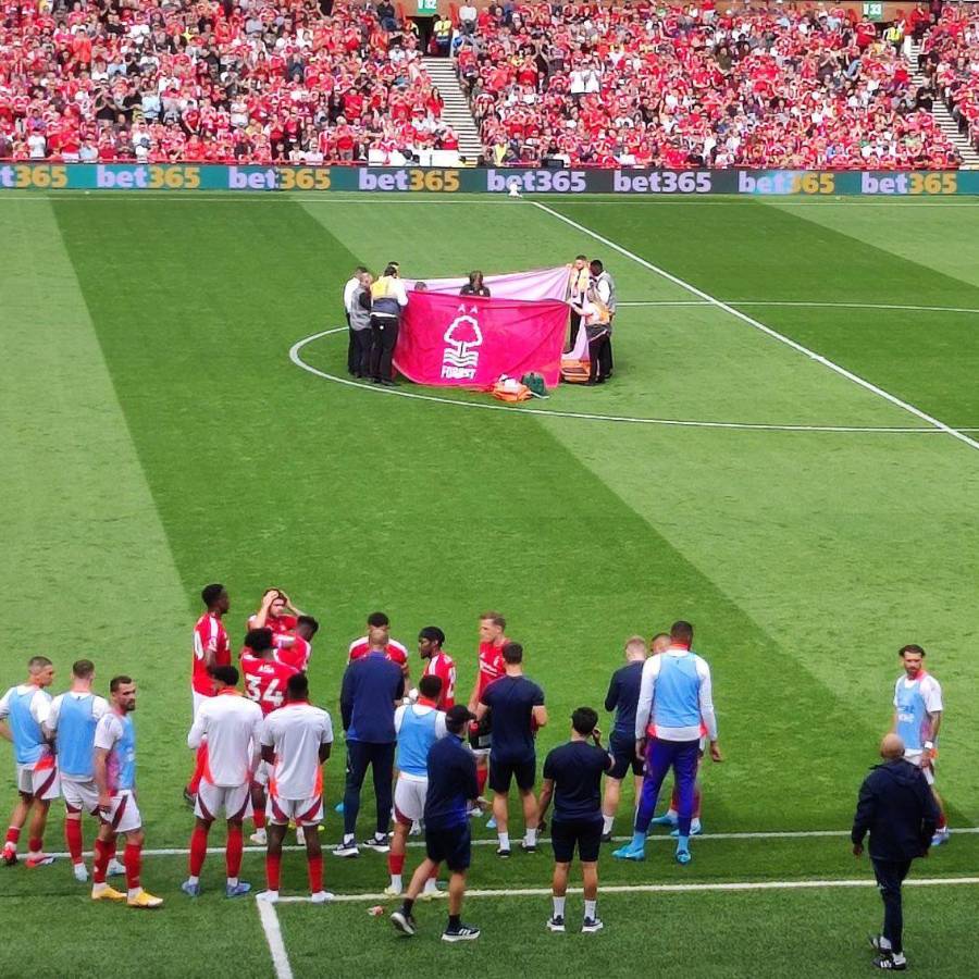 Durísimas imágenes: la escalofriante lesión de Danilo en la Premier League; tuvieron que cubrirlo con una lona