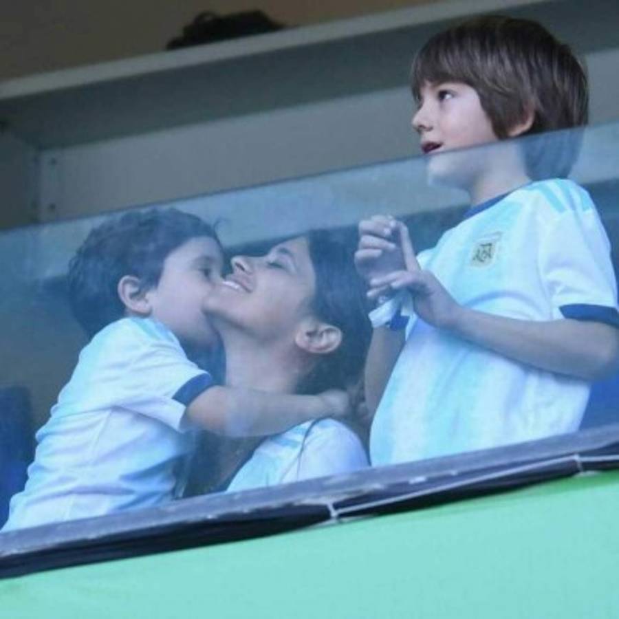 NO SE VIO EN TV: La visita de Antonella, la misteriosa novia en las gradas y la solicitud de niño a Messi