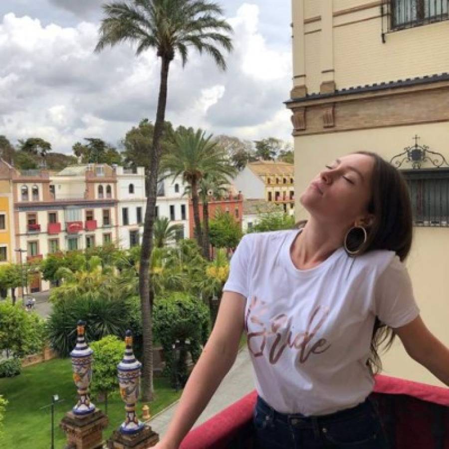 Nueva WAG en Barcelona: Ella es la espectacular periodista que enamoró al fichaje Martin Braithwate