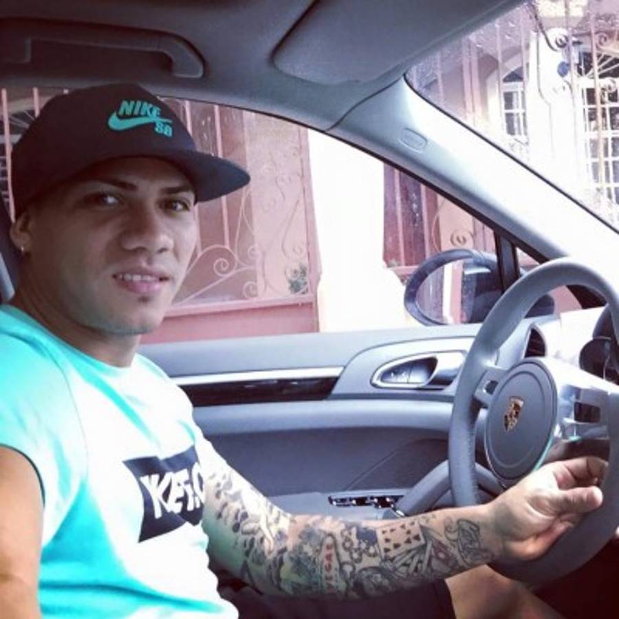 Las fotos inéditas de la vida de Arnold Peralta