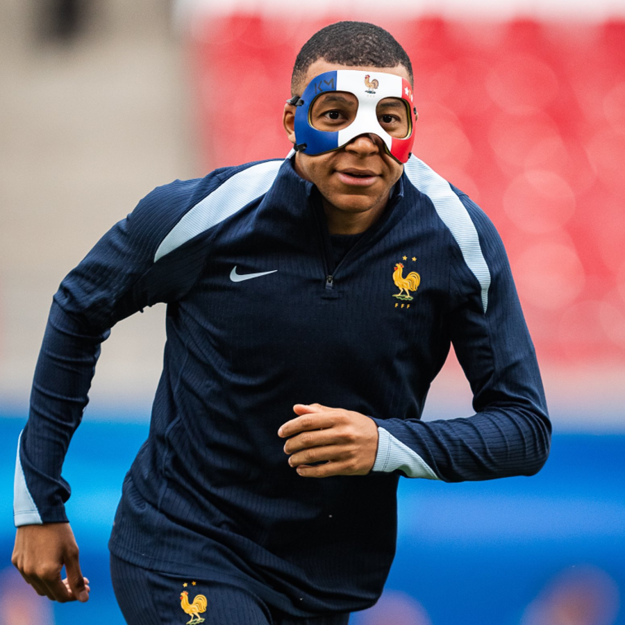 Así es la máscara especial de Kylian Mbappé tras el fuerte golpe que sufrió en la Eurocopa 2024