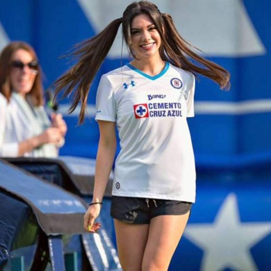 Michelle Pérez, la aficionada más sexy de Cruz Azul que sueña con el título