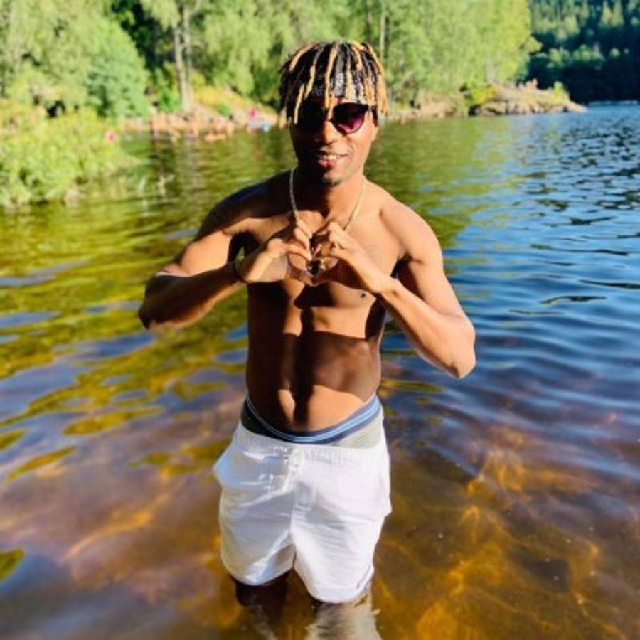 ¡Lo disfruta a pesar de no jugar! Así es la vida del hondureño Kevin Álvarez en Suecia