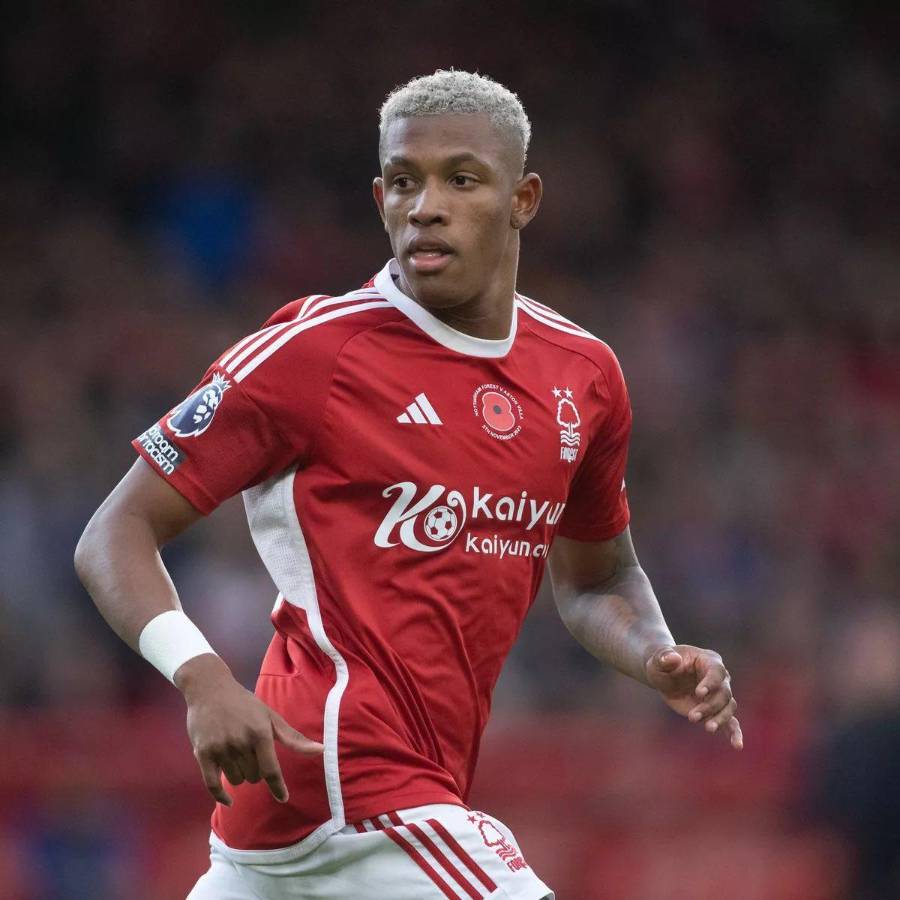 Durísimas imágenes: la escalofriante lesión de Danilo en la Premier League; tuvieron que cubrirlo con una lona