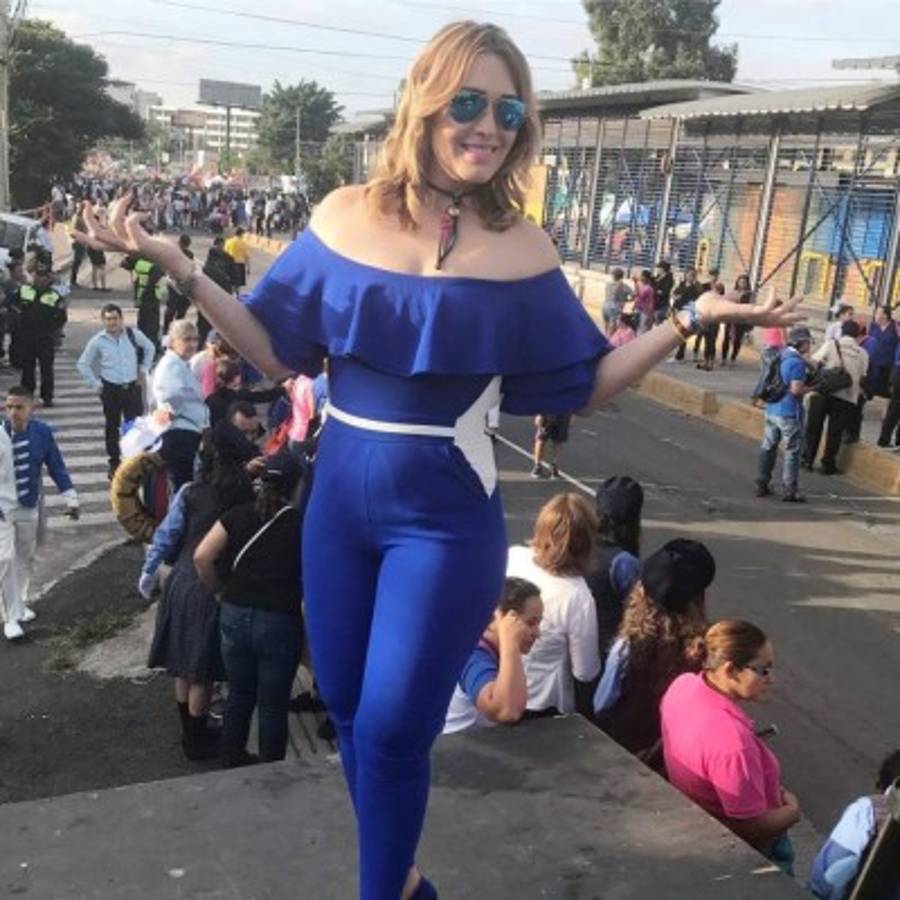 Las presentadoras de TV deslumbran con su belleza en los desfiles patrios